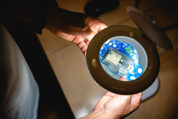 Razstavi, sestavi in poveži računalnik image