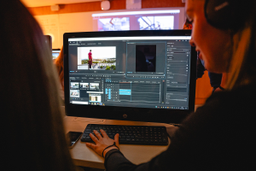 Mali ustvarjalci velikih zgodb: video in dizajn image
